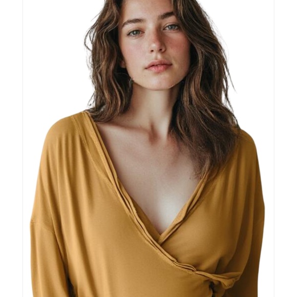 Surplice Raw Edge Top from the BUCKLE -  XL - Picture 4 of 8